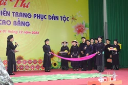 Trích đoạn hát lượn cọi trong đám cưới của người dân tộc Tày. Ảnh: Chu Hiệu - TTXVN