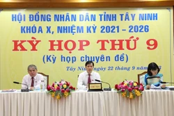 Chủ trì kỳ họp thứ 9, khóa X, nhiệm kỳ 2021-2026. Ảnh: Thanh Tân - TTXVN