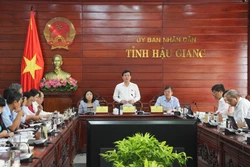 Ông Trần Văn Huyến, Phó Bí thư Thường trực Tỉnh ủy, Chủ tịch HĐND tỉnh Hậu Giang phát biểu. Ảnh: Hồng Thái - TTXVN