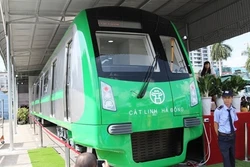 Đầu máy, toa xe đầu tiên của dự án đường sắt Cát Linh-Hà Đông đã về đến cảng Hải Phòng
