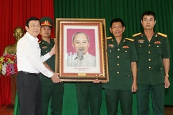 Chủ tịch nước Trương Tấn Sang thăm bộ đội, đồng bào các dân tộc Đắk Nông