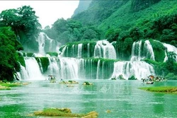 Vẻ đẹp kỳ vĩ của thác Bản Giốc