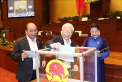 Kỳ họp thứ 6, Quốc hội khóa XIV: Lấy phiếu tín nhiệm 48 người giữ các chức danh do Quốc hội bầu hoặc phê chuẩn