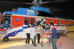 Thêm hai bệnh nhân được đưa từ Trường Sa về đất liền cấp cứu an toàn