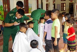 Bộ đội Biên phòng Pa Tần gắn kết biên cương với học đường