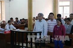 Xét xử vụ án buôn lậu đường từ Campuchia về Việt Nam