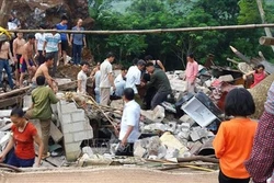 Cao Bằng: Sạt lở núi đá, 3 người may mắn thoát chết