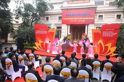 Triển lãm sách với chủ đề "Kỷ niệm 90 năm Ngày thành lập Đảng Cộng sản Việt Nam"