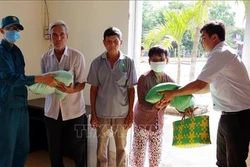 Dịch COVID-19: Sóc Trăng trao chứng nhận hoàn thành thời gian cách ly tập trung cho 105 công dân