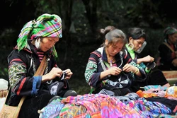 Lào Cai lồng ghép giới và công bằng xã hội trong phát triển du lịch
