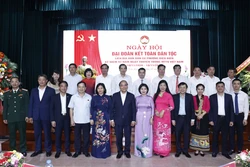 Chủ tịch nước Nguyễn Xuân Phúc dự Ngày hội Đại đoàn kết toàn dân tộc tại phường Điện Biên, Hà Nội