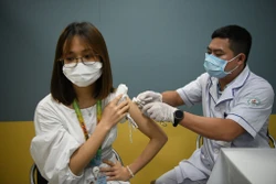 Dịch COVID-19: Ngày 06/12, ghi nhận ca tử vong do COVID-19; khuyến cáo tiêm phòng đầy đủ để phòng bệnh