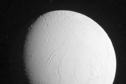 Hình ảnh vệ tinh Enceladus do Cơ quan Hàng không và vũ trụ Mỹ (NASA) công bố ngày 30/10/2015. Ảnh: AFP/ TTXVN