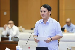 Bộ trưởng, Chủ nhiệm Ủy ban Dân tộc Hầu A Lềnh trình bày tờ trình. Ảnh: Doãn Tấn - TTXVN