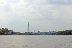 Quang cảnh cửa biển Cái Đôi Vàm, huyện Phú Tân. Ảnh: Huỳnh Anh - TTXVN