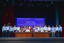Bộ Giáo dục và Đào tạo bàn giao 5 trường trực thuộc về Ủy ban Dân tộc