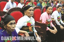 "Mãi ghi ơn những người con trung hiếu"