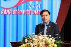 Thủ tướng Nguyễn Xuân Phúc: Tiếp tục đổi mới mạnh mẽ nội dung và phương thức hoạt động công đoàn