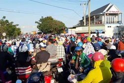 Làm sao để giải quyết nạn kẹt xe ở cửa ngõ miền Tây?