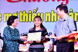 Chương trình "Thắp sáng ước mơ thiếu nhi dân tộc thiểu số" năm 2019 đến với huyện A Lưới