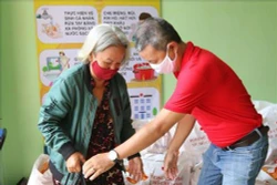 Dịch COVID-19: Thành phố Hồ Chí Minh hỗ trợ kịp thời các trường hợp khó khăn bị ảnh hưởng dịch bệnh