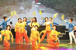 Giao lưu nghệ thuật "Chung tay xóa nghèo pháp luật về biên giới biển, đảo"