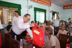Đồng chí Nguyễn Thiện Nhân dự Ngày hội Đại đoàn kết toàn dân tộc tại Trà Vinh