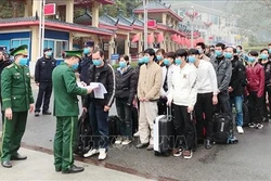 Từ 3/2, tất cả người nhập cảnh từ Trung Quốc về Việt Nam đều được kiểm tra dịch tễ và cách ly theo dõi sức khỏe 14 ngày