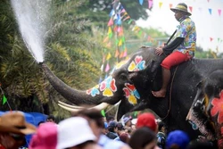 Người dân Thái Lan đón Tết cổ truyền Songkran