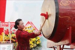 Chủ tịch Quốc hội Nguyễn Thị Kim Ngân dự Lễ khai giảng năm học mới tại Thành phố Hồ Chí Minh