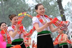 Khăn Piêu - Tín vật tình yêu
