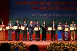 10 cán bộ Công đoàn vinh dự nhận Giải thưởng Nguyễn Văn Linh lần thứ I