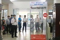 Dịch COVID-19: Tuổi trẻ Thành phố Hồ Chí Minh ra mắt buồng khử khuẩn phòng chống dịch bệnh