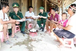Bộ đội biên phòng Huổi Luông nâng cao nhận thức của người dân vùng biên về tác hại của ma túy