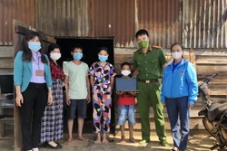 Chương trình “Sóng và máy tính cho em” - Chắp cánh ước mơ cho học trò nghèo Đắk Lắk