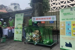 Hà Nội thực hiện thí điểm chương trình đổi rác lấy quà