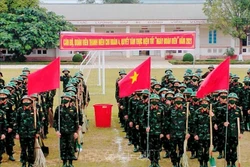Đoàn viên, thanh niên khối quân sự trên địa bàn tỉnh Lai Châu tổ chức Ngày Chủ nhật xanh. Ảnh: Nguyễn Oanh-TTXVN