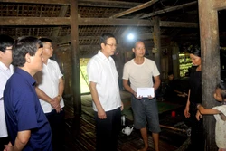 Thăm hỏi, hỗ trợ gia đình nạn nhân bị nạn do mưa lũ ở Hà Giang