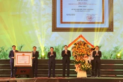 Phó Thủ tướng Trần Lưu Quang trao Bằng công nhận huyện Kim Sơn (Ninh Bình) đạt chuẩn nông thôn mới