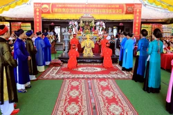 Quang cảnh lễ dâng hương tưởng niệm. Ảnh: Thế Duyệt – TTXVN