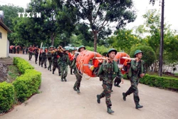 Bão số 4: Quảng Bình huy động hơn 12.000 người vào đội xung kích di dời các hộ dân khỏi nguy cơ sạt lở núi