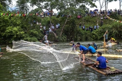 Độc đáo Lễ hội đánh bắt cá suối của người Mường ở vùng cao Hòa Bình
