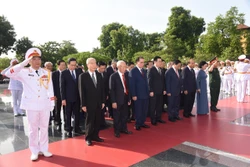 Ngày Thương binh - Liệt sỹ 27/7: Lãnh đạo Đảng, Nhà nước tưởng niệm các Anh hùng liệt sỹ và vào Lăng viếng Chủ tịch Hồ Chí Minh
