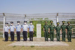 Đồn Biên phòng A Pa Chải gặp mặt Đại đội quản lý biên giới Giang Thành (Trung Quốc)
