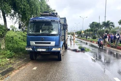Kon Tum: Va chạm với xe ô tô tải, hai người tử vong
