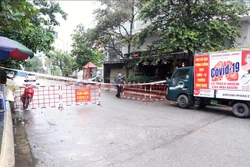 Sáng 26/3/2021, Hải Phòng công bố kết quả xét nghiệm đối với 2 trường hợp nghi nhiễm SARS-CoV-2 đi từ Campuchia về Hải Phòng. Theo đó, N.T.T. (sinh năm 1996, hộ khẩu thường trú tại Cẩm Sơn, Cẩm Phả, Quảng Ninh) có kết quả dương tính với virus SARS-CoV-2 v