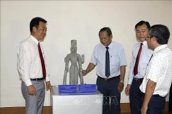 Vĩnh Long trao tặng danh hiệu Nghệ nhân ưu tú trong lĩnh vực di sản văn hóa phi vật thể