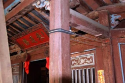 Hệ thống cột, kèo Chùa Cầu, một di tích biểu tượng của thành phố Hội An, bị xuống cấp nghiêm trọng. Ảnh: Trịnh Bang Nhiệm - TTXVN