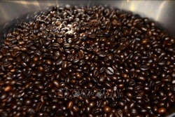 Sản phẩm cà phê sau quy trình sơ chế, rang xay bài bản, đảm bảo vệ sinh, an toàn thực phẩm. Ảnh: Hưng Thịnh/TTXVN