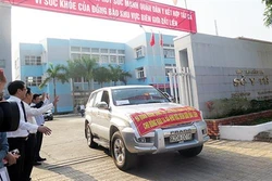 Khám sàng lọc các bệnh không lây nhiễm cho đồng bào dân tộc các xã biên giới của Quảng Nam